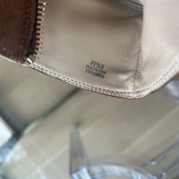 Ann Taylor - Kyle Brown Suede Bootie - Size 8.5 - Picture 4 of 6